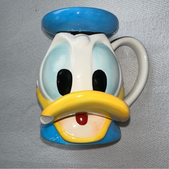 Disney’s 3-D, Donald Duck, ceramic coffee, tea mug cup 5 inches - Picture 2 of 9